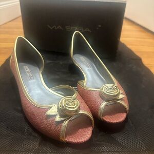 Vintage Via Spiga leather & peep toe flats
Size 8